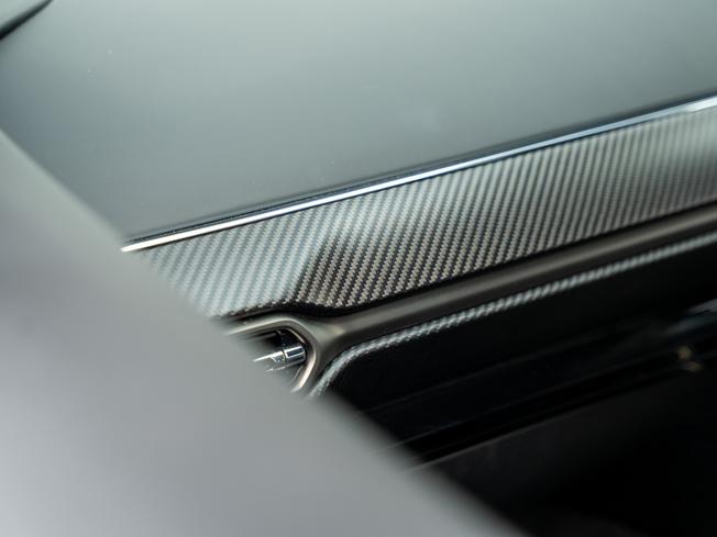 ASTON MARTIN Vantage Photo 25
