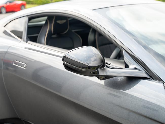 ASTON MARTIN Vantage Photo 28