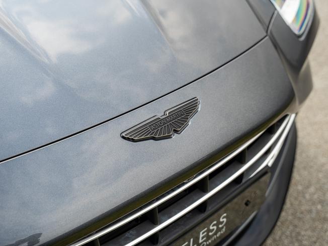 ASTON MARTIN Vantage Photo 32