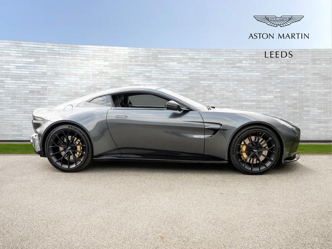 ASTON MARTIN Vantage Photo 35