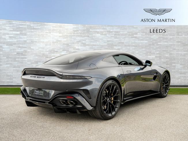 ASTON MARTIN Vantage Photo 37