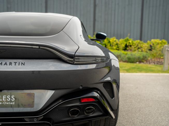 ASTON MARTIN Vantage Photo 38