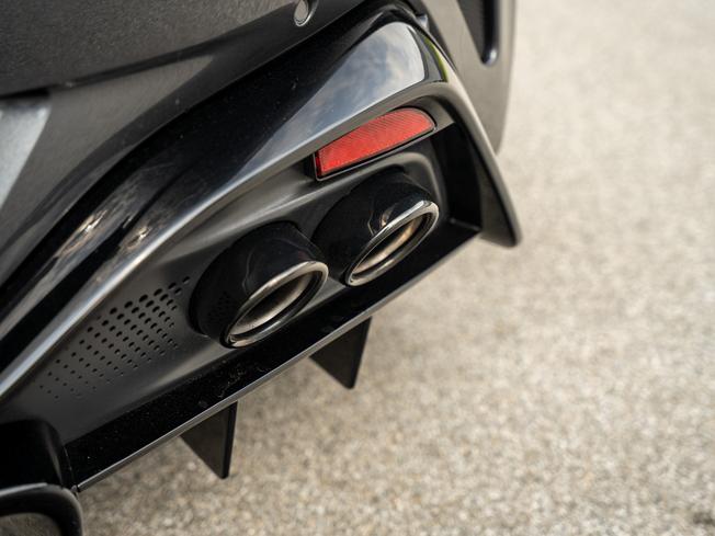 ASTON MARTIN Vantage Photo 39