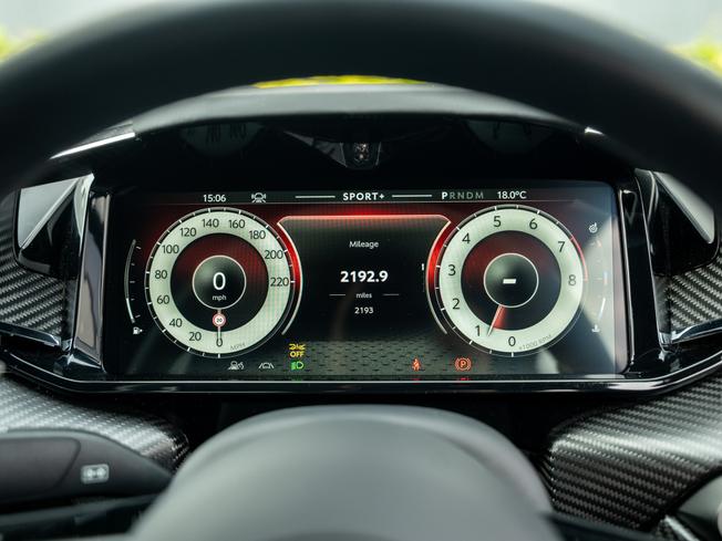ASTON MARTIN Vantage Photo 4