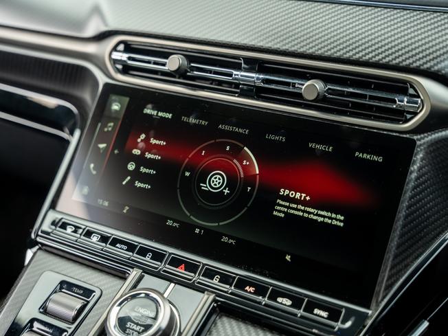 ASTON MARTIN Vantage Photo 6
