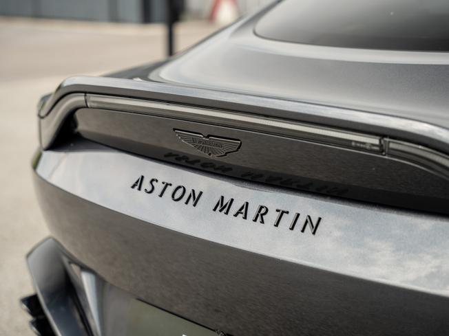 ASTON MARTIN Vantage Photo 8