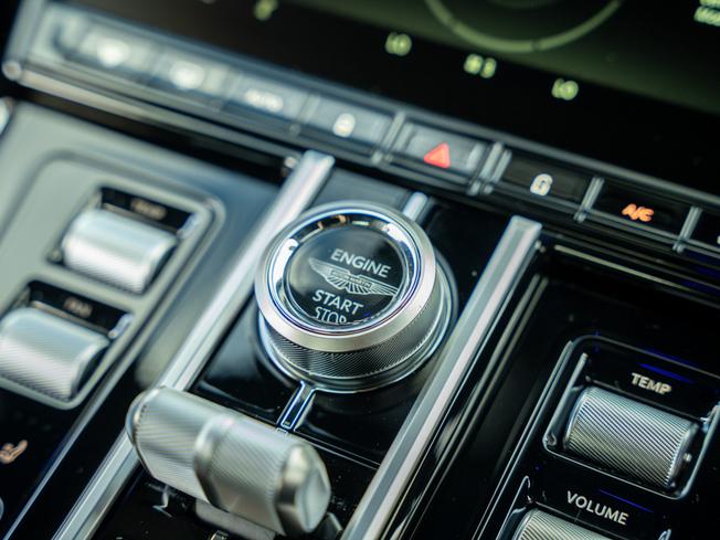ASTON MARTIN V8vancoupe Photo 14