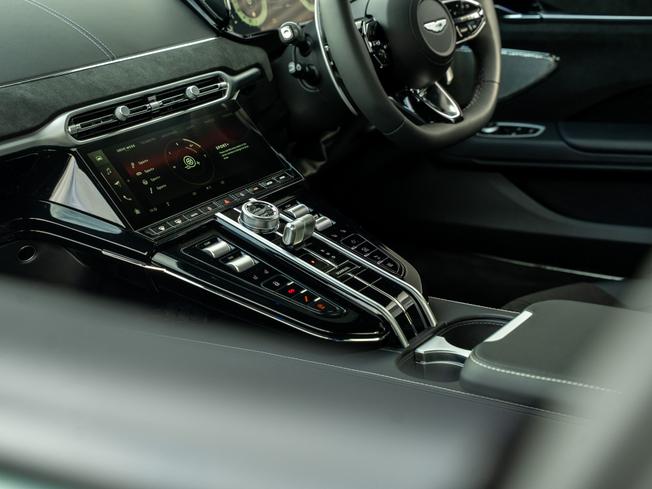 ASTON MARTIN V8vancoupe Photo 24