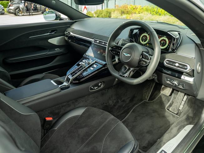 ASTON MARTIN V8vancoupe Photo 3
