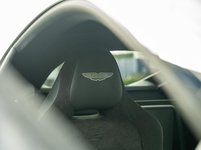 ASTON MARTIN V8vancoupe Photo 5