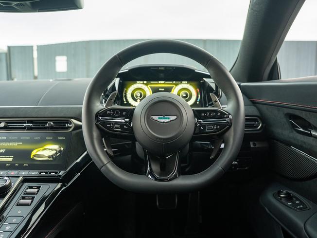 ASTON MARTIN Vantage Photo 11