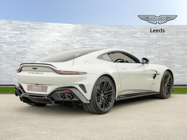 ASTON MARTIN Vantage Photo 13