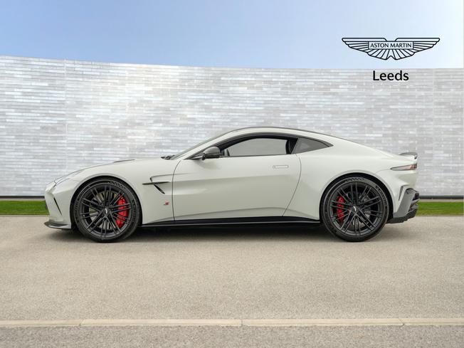 ASTON MARTIN Vantage Photo 14