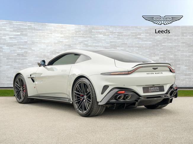 ASTON MARTIN Vantage Photo 2
