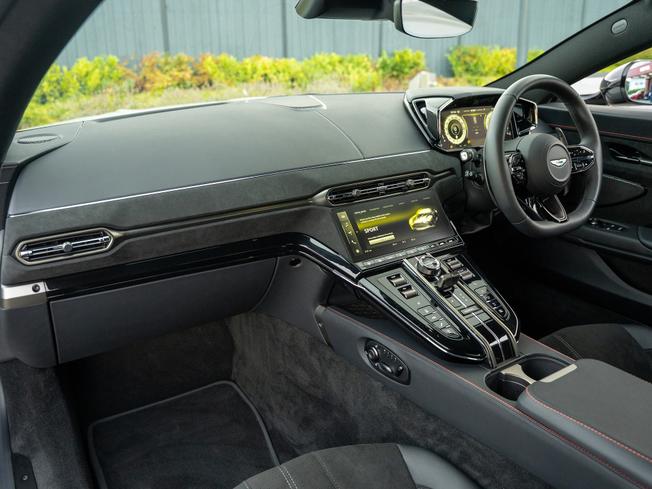 ASTON MARTIN Vantage Photo 25