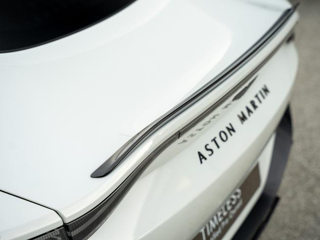 ASTON MARTIN Vantage Photo 29