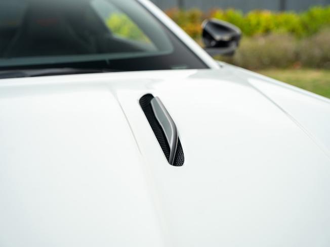 ASTON MARTIN Vantage Photo 32