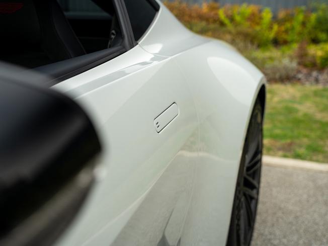 ASTON MARTIN Vantage Photo 35