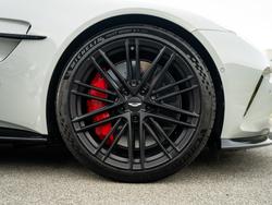 ASTON MARTIN Vantage Photo 4