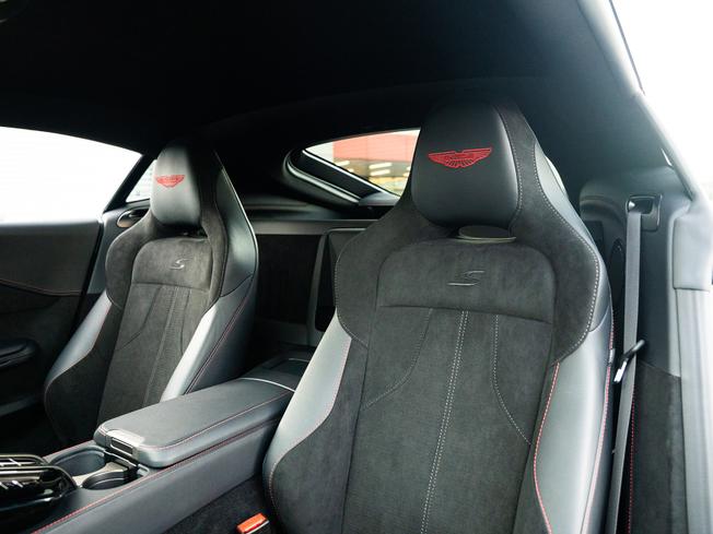 ASTON MARTIN Vantage Photo 5