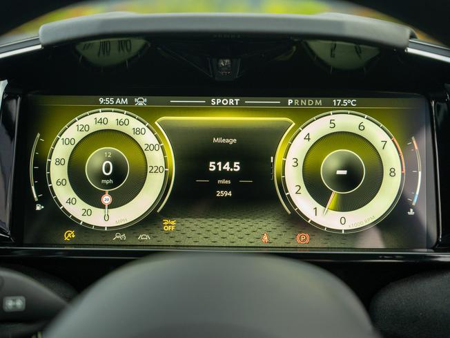 ASTON MARTIN Vantage Photo 6