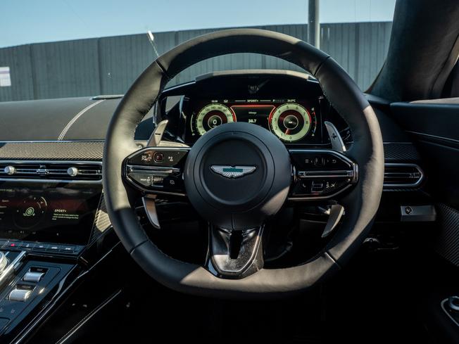 ASTON MARTIN V8vancoupe Photo 11