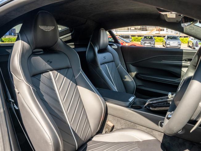 ASTON MARTIN V8vancoupe Photo 20