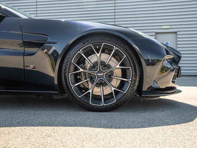 ASTON MARTIN V8vancoupe Photo 3