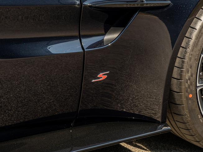 ASTON MARTIN V8vancoupe Photo 32
