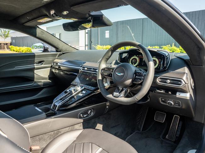 ASTON MARTIN V8vancoupe Photo 4