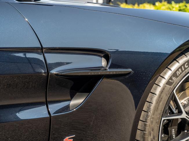 ASTON MARTIN V8vancoupe Photo 9