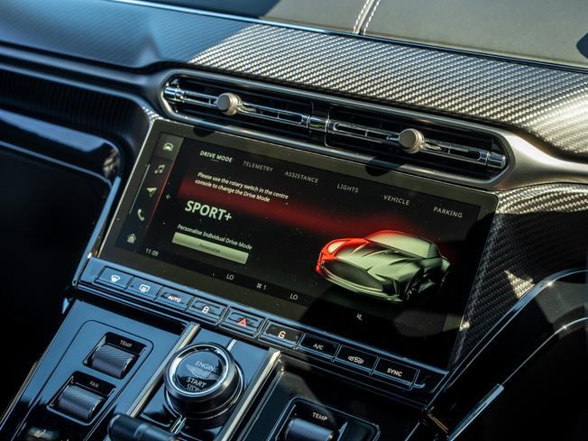 ASTON MARTIN Vantage Photo 10