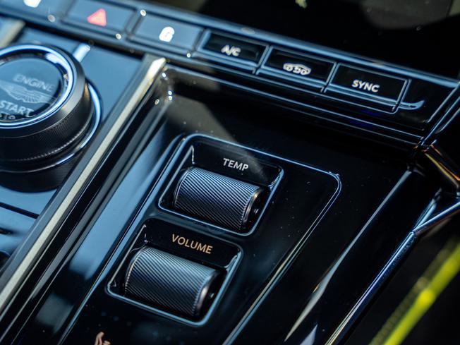ASTON MARTIN Vantage Photo 14