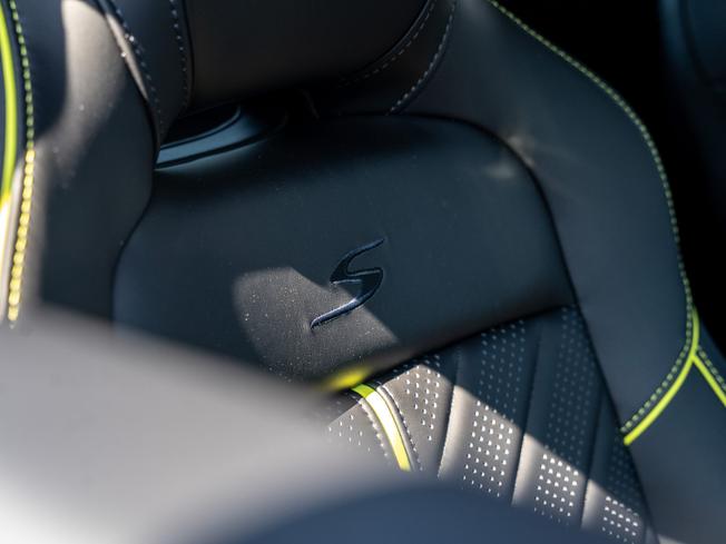 ASTON MARTIN Vantage Photo 18