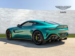 ASTON MARTIN Vantage Photo 2