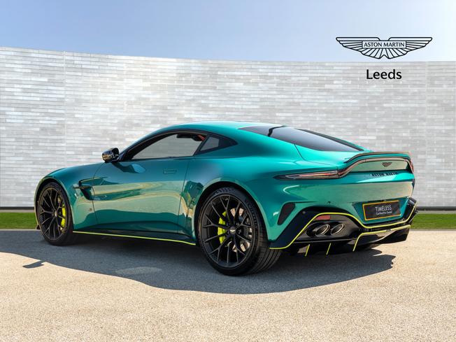 ASTON MARTIN Vantage Photo 2