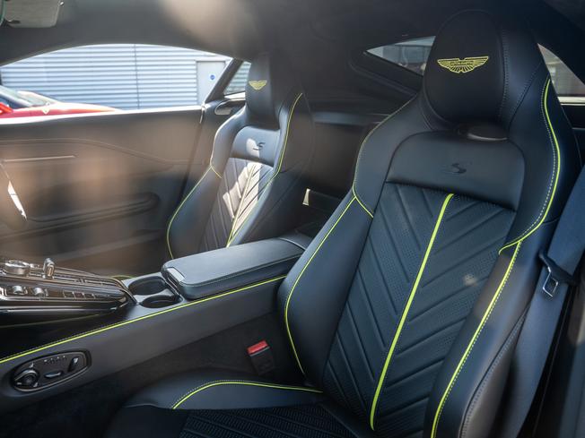 ASTON MARTIN Vantage Photo 23