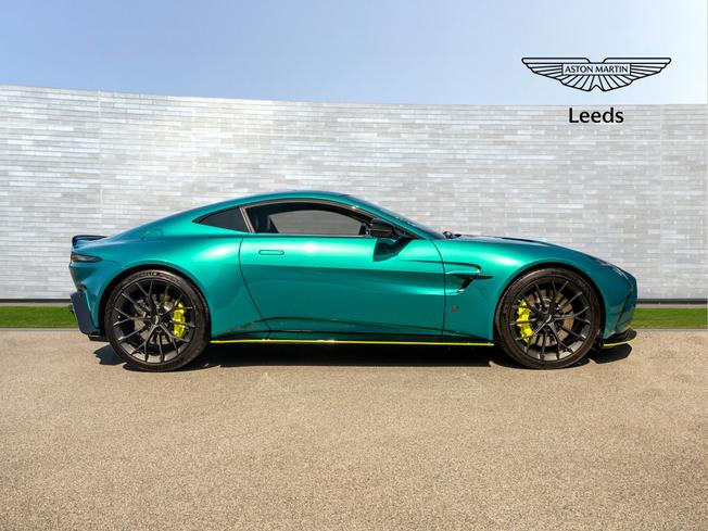 ASTON MARTIN Vantage Photo 26