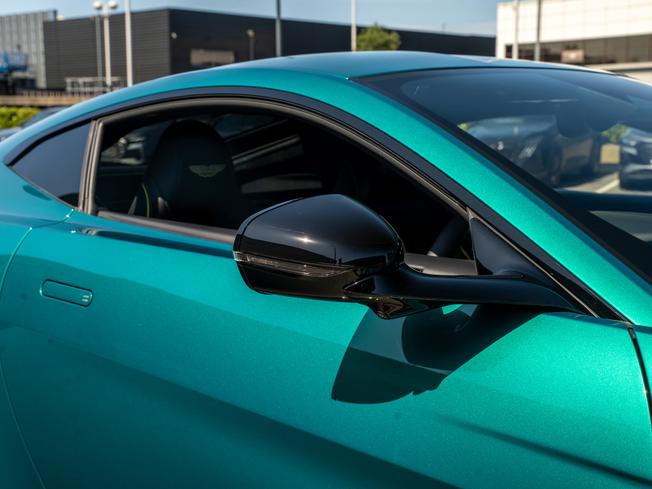 ASTON MARTIN Vantage Photo 27