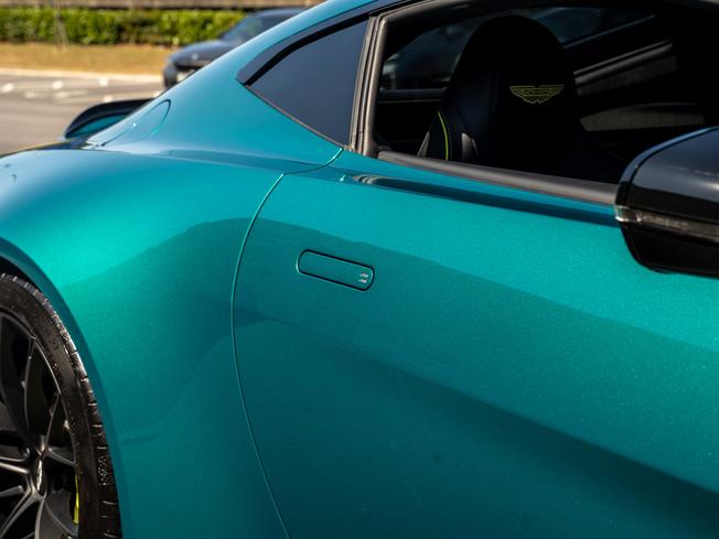ASTON MARTIN Vantage Photo 28