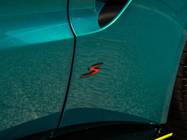 ASTON MARTIN Vantage Photo 29