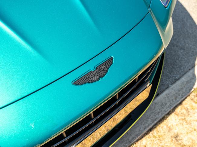 ASTON MARTIN Vantage Photo 31