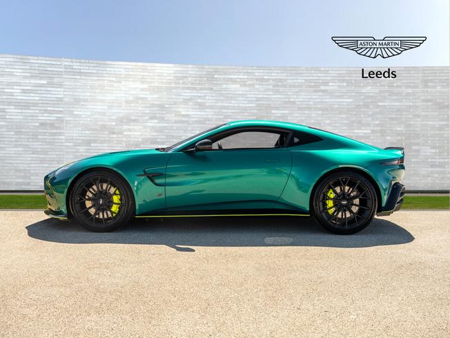 ASTON MARTIN Vantage Photo 38