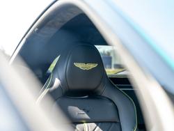 ASTON MARTIN Vantage Photo 5