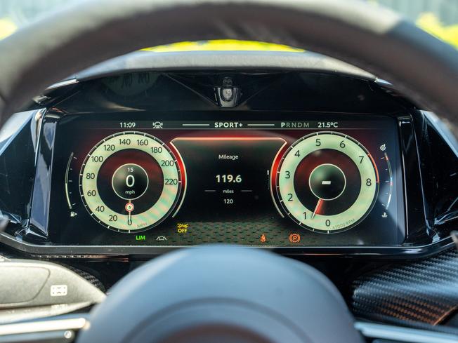 ASTON MARTIN Vantage Photo 6