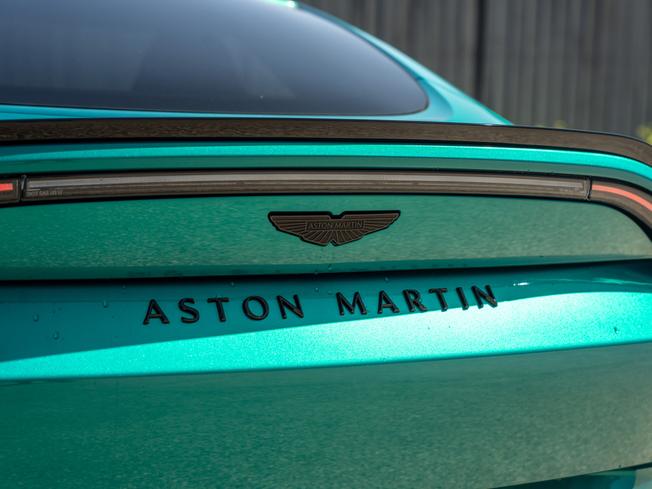 ASTON MARTIN Vantage Photo 8
