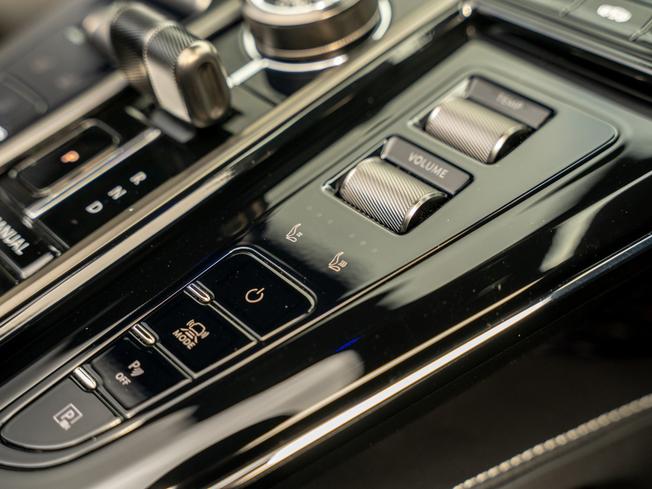 ASTON MARTIN Vantage S Roadster Photo 22