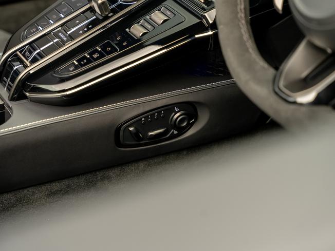 ASTON MARTIN Vantage S Roadster Photo 26