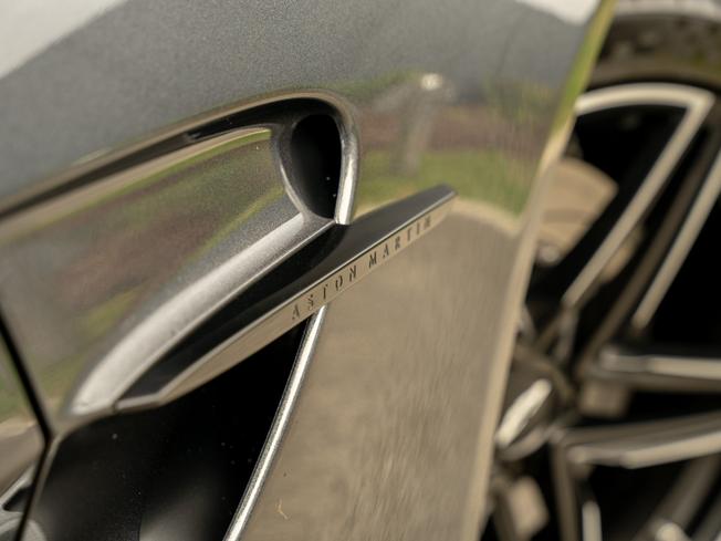 ASTON MARTIN Vantage S Roadster Photo 9