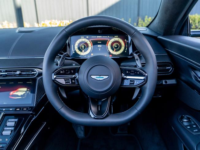 ASTON MARTIN Vantage Photo 11